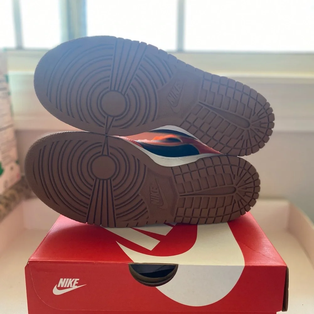 Nike - Picture 2 of 5